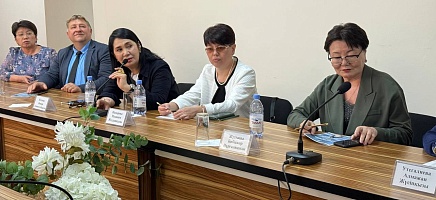 В Алматы прошли круглый стол и выставка ко Дню памяти жертв политических репрессий фото галереи 1